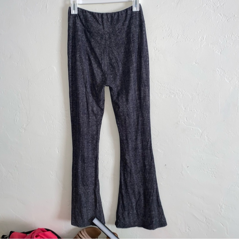 High Waist Greyscale Zig Zag Flare Leggings Super Stretchy Women’s Medium Yoga